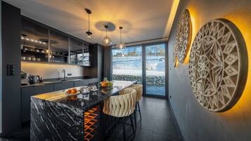 Biệt thự Cao cấp, bồn tắm nước nóng, khu vực vườn | Khu phòng khách | Smart TV 50-cm có truyền hình cáp, lò sưởi, sàn nhà có sưởi