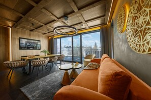 Villa de lujo, hidromasaje, en el área del jardín | Decoración personalizada, muebles diferentes y wifi gratis 