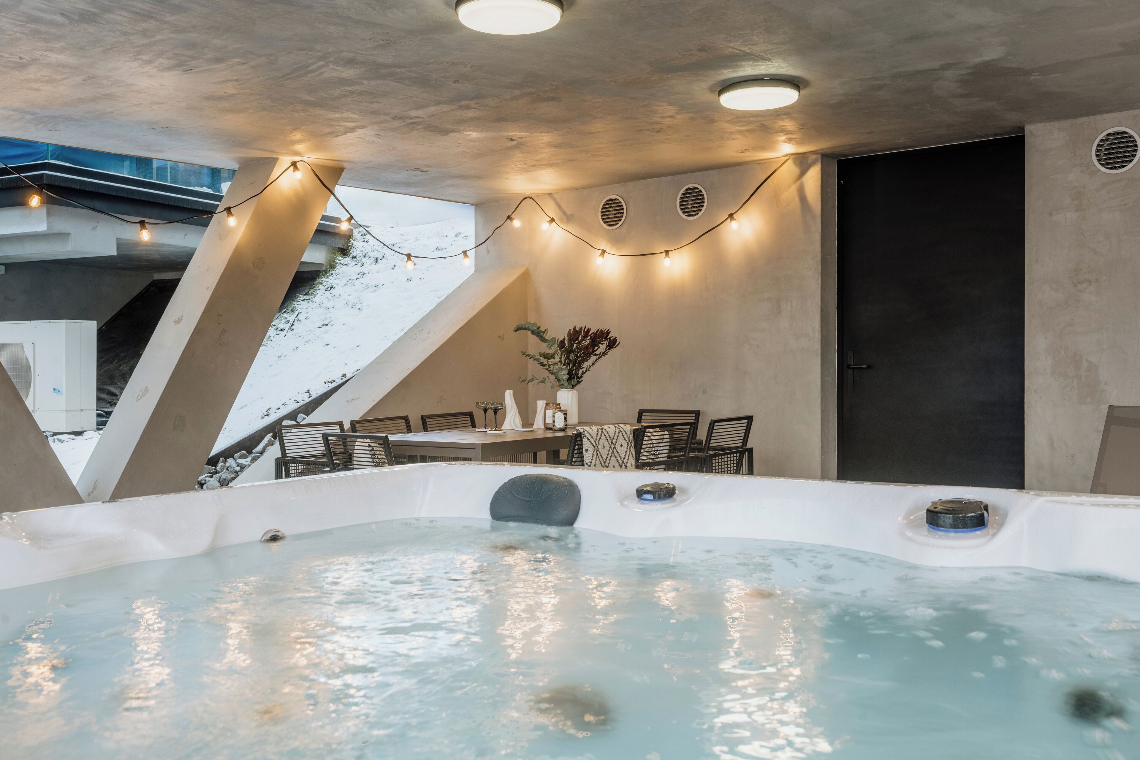 Private spa tub