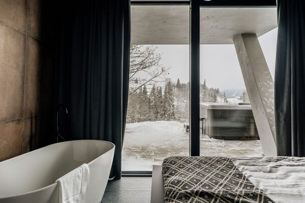 Luxury Villa, Hot Tub | Individually decorated, individually furnished, free WiFi, bed sheets