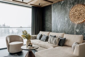 Luxury Villa, Hot Tub | Individually decorated, individually furnished, free WiFi, bed sheets