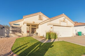Exterior - Desert Dame, cool play pool & Patio Family Friendly sleeps 9. (Mesa)