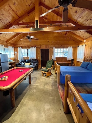 Games room - Shady Bend Bunk house, 1 mile from the WPG south trail head! (mena)