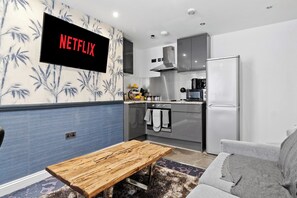 Private kitchen - Spacious and Luxury 4 bedroom Apartment in Central London (London)