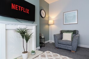 TV - Modern 2 Bed Near Seafront and Easy Commute Links (Tyne and Wear)