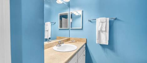 House, Multiple Beds (Jade Shell) | Bathroom