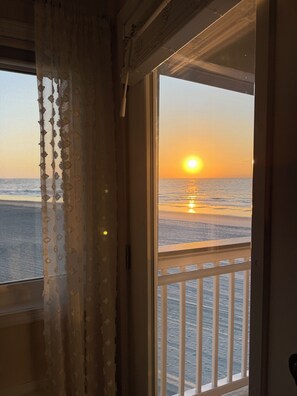 Interior - Best view of Ocean and Sunrise, relaxing beach area. (Myrtle Beach)