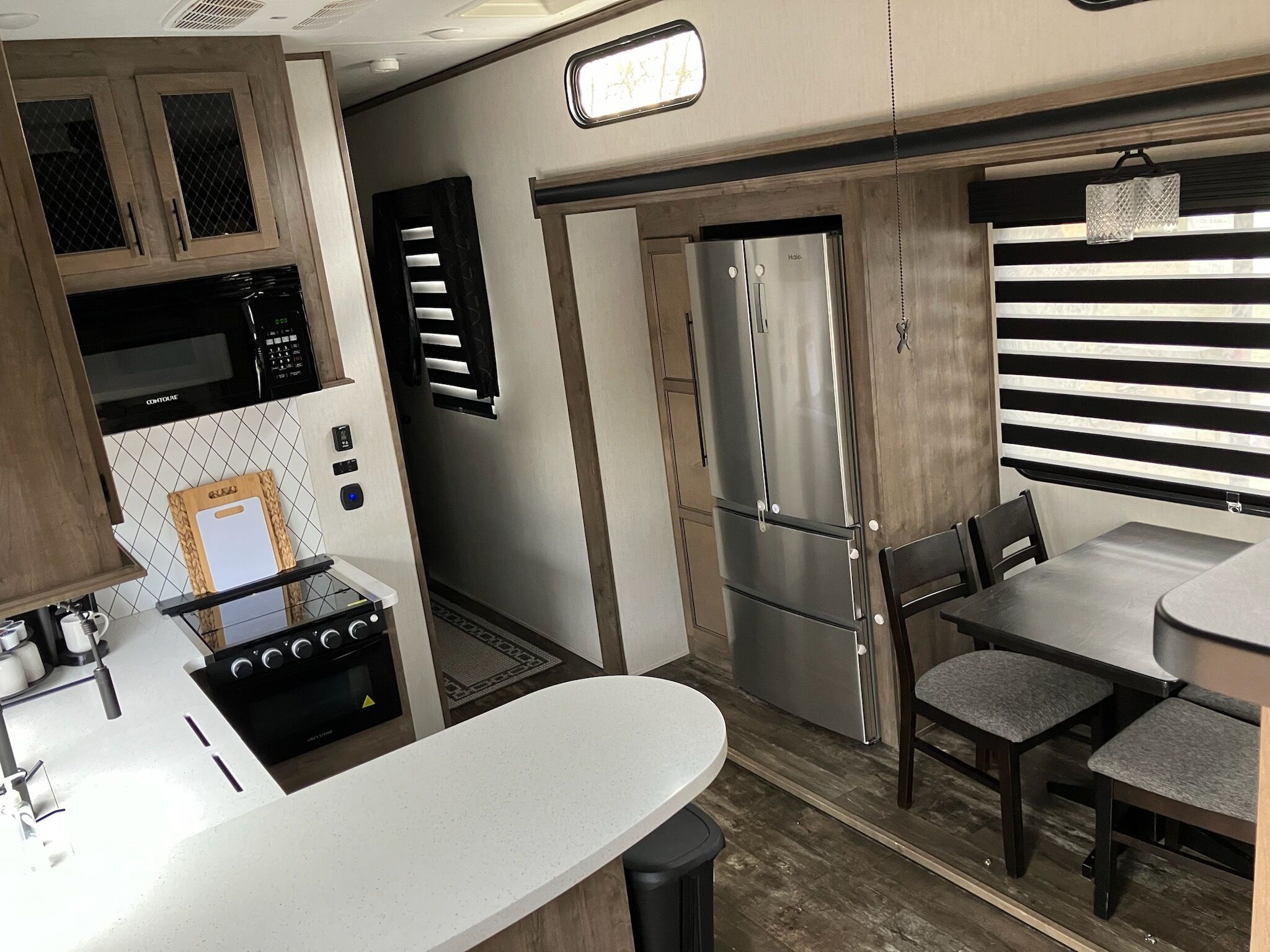 冰箱、微波炉、烤箱、炉灶