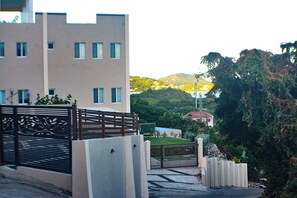 Unclassified image, 4 of 7, button - Victotia Silver Suite (Hodges Creek Marina)