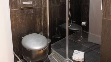 Doppia Superior | Bagno | Asciugacapelli, pantofole, asciugamani, sapone