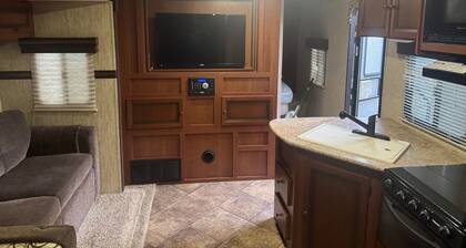 Your Peaceful Waterfront Getaway Camping/Fishing Experience with Country Living