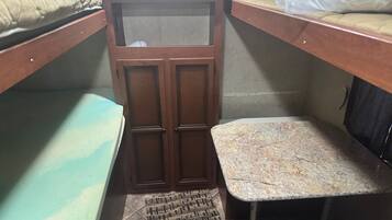 2 dormitorios y ropa de cama