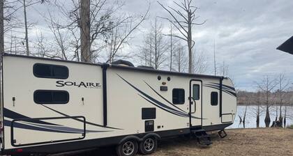 Your Peaceful Waterfront Getaway Camping/Fishing Experience with Country Living