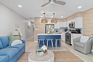 Smart TV - Private Beach + Chair Service/Pool/Bikes (Santa Rosa Beach)