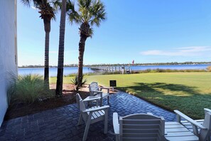 Terrace/patio - Ground Floor Condo with Shared Pool, Golf Access, Bay Views, and WiFi (Panama City)