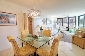 Interior - Ground Floor Condo with Shared Pool, Golf Access, Bay Views, and WiFi (Panama City)
