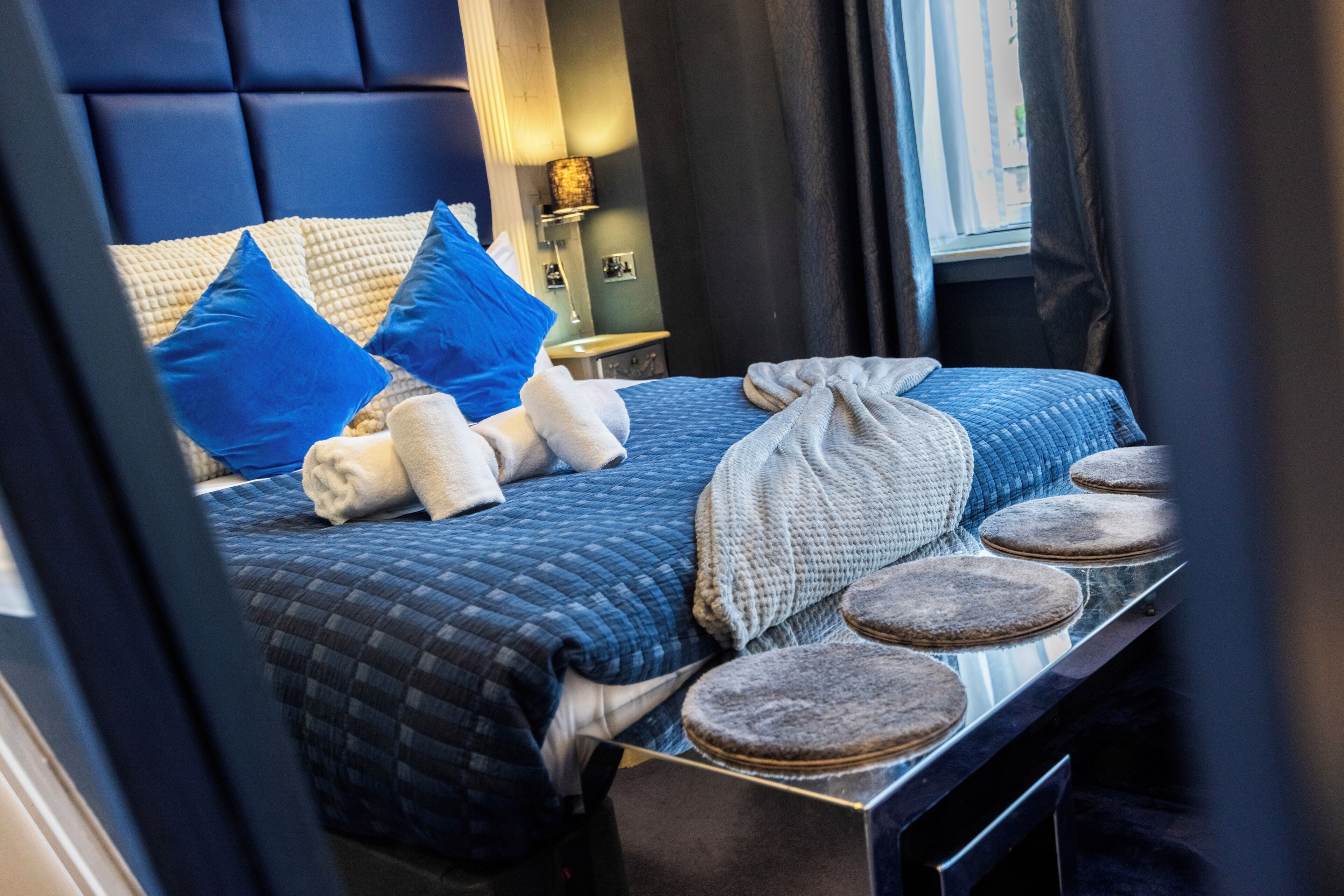 2 chambres, fer et planche à repasser, Wi-Fi, draps fournis