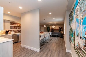 Interior - Modern Downtown Loft, Walk to Restaurants & Nightlife (Cape Coral)