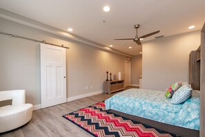 Desk, iron/ironing board, WiFi, bed sheets - Modern Downtown Loft, Walk to Restaurants & Nightlife (Cape Coral)