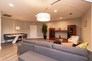 Interior - Modern Downtown Loft, Walk to Restaurants & Nightlife (Cape Coral)