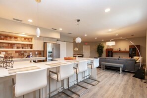 Interior - Modern Downtown Loft, Walk to Restaurants & Nightlife (Cape Coral)
