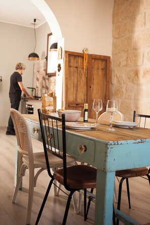 Dining - Casa Katha by MONHOLIDAY (Monopoli)