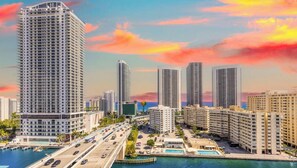 Exterior - Apt with Private Balcony Incredible Pool (Hallandale Beach)