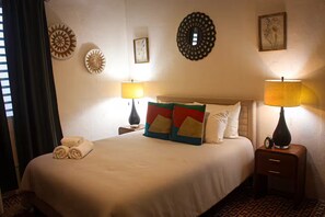 2 bedrooms, iron/ironing board, WiFi, bed sheets - Casa Luz 1A Gorgeous Spacious Spanish Style 2/1 Great Location (San Juan)
