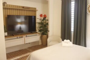 2 bedrooms, iron/ironing board, WiFi, bed sheets - Casa Luz 1A Gorgeous Spacious Spanish Style 2/1 Great Location (San Juan)