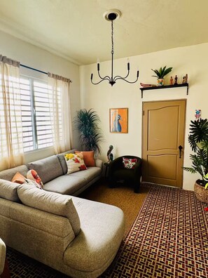 Smart TV - Casa Luz 1A Gorgeous Spacious Spanish Style 2/1 Great Location (San Juan)