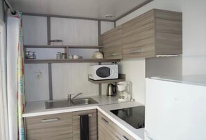 Microondas, horno, parrilla de estufa y lavavajillas 