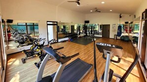 A gym with cardio equipment, weight machines, and mirrors. - Near Airport, Lush Gardens, Pool, King Bed, Security SANTA ANA NEAR DOWNTOWN (Santa Ana)