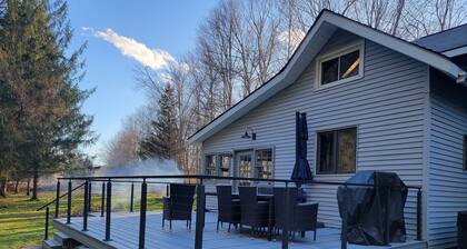 Catskills Getaway Hot Tub and Kids Loft Pets OK