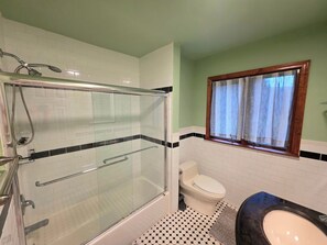 Towels, soap, toilet paper - Catskills Getaway Hot Tub and Kids Loft Pets OK (Roxbury)