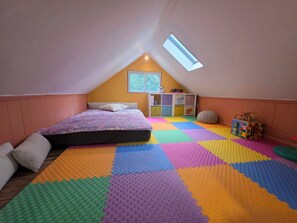 3 bedrooms, iron/ironing board, free WiFi, bed sheets - Catskills Getaway Hot Tub and Kids Loft Pets OK (Roxbury)