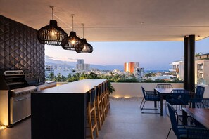 Outdoor dining - Roma Corner Beach & City Views (Puerto Vallarta)