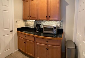 Fridge, microwave, oven, stovetop - Pet friendly Charming Bonnybrook Villa! (The Villages)
