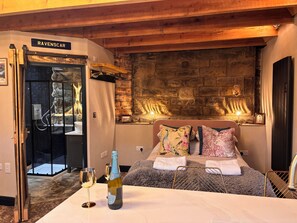 Unclassified image, 5 of 18, button