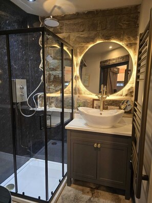 Unclassified image, 4 of 18, button