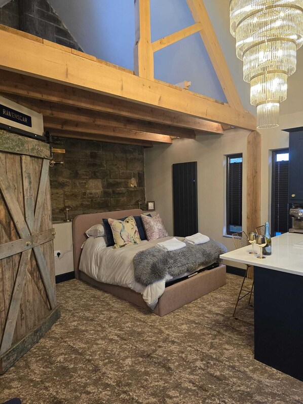 Unclassified image, 1 of 18, button