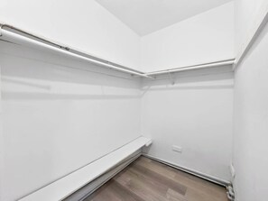 Interior - Cozy Miami Beach Studio with 2 Queens + Work Space (Miami Beach)