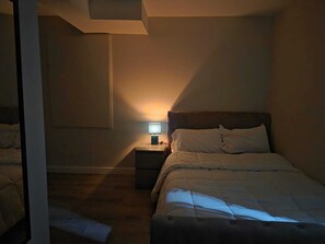 1 habitación, tabla de planchar con plancha, wifi y ropa de cama 