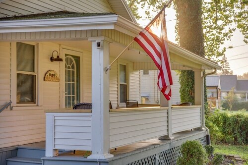 Creekside Cottage: Private Hot Tub, Fenced Yard