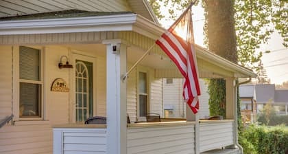 Creekside Cottage: Private Hot Tub, Fenced Yard