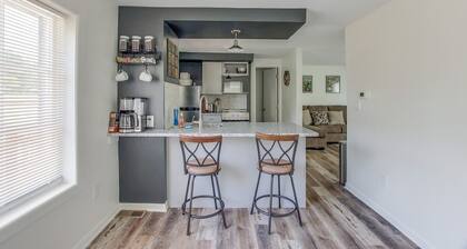 Creekside West: Private Hot Tub, Quiet Retreat