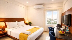 Deluxe Double Room - Keerthis Airport Hotel (Bengaluru)