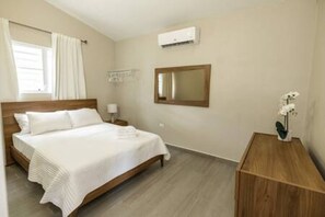 6 bedrooms, iron/ironing board, WiFi, bed sheets
