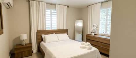 3 bedrooms, iron/ironing board, WiFi, bed sheets