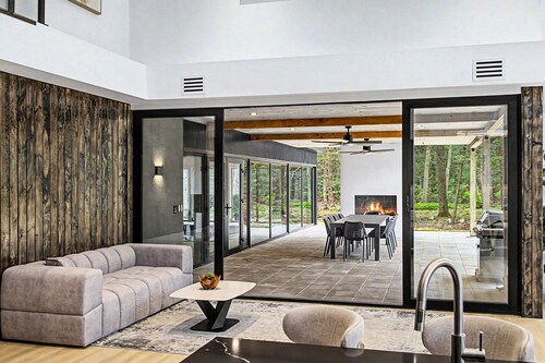 New Modern Creekfront Mansion with Indoor Pool and Sauna by Camelback