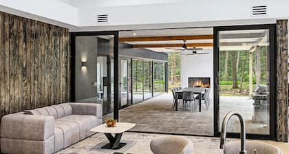 New Modern Creekfront Mansion with Indoor Pool and Sauna by Camelback